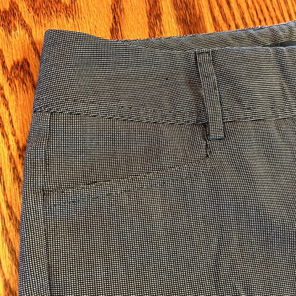 Express Design Studio Black & White Capri Pants Size 2 - Picture 4 of 10